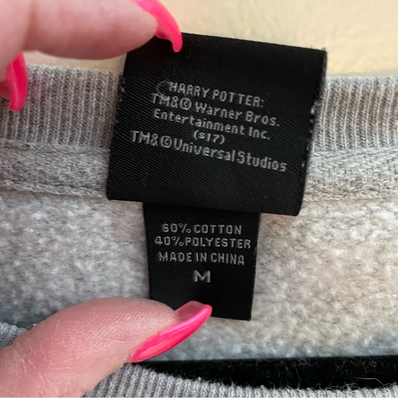 Harry Potter The Wizard World Slytherin Crest Sweatshirt.. size M - Picture 9 of 10